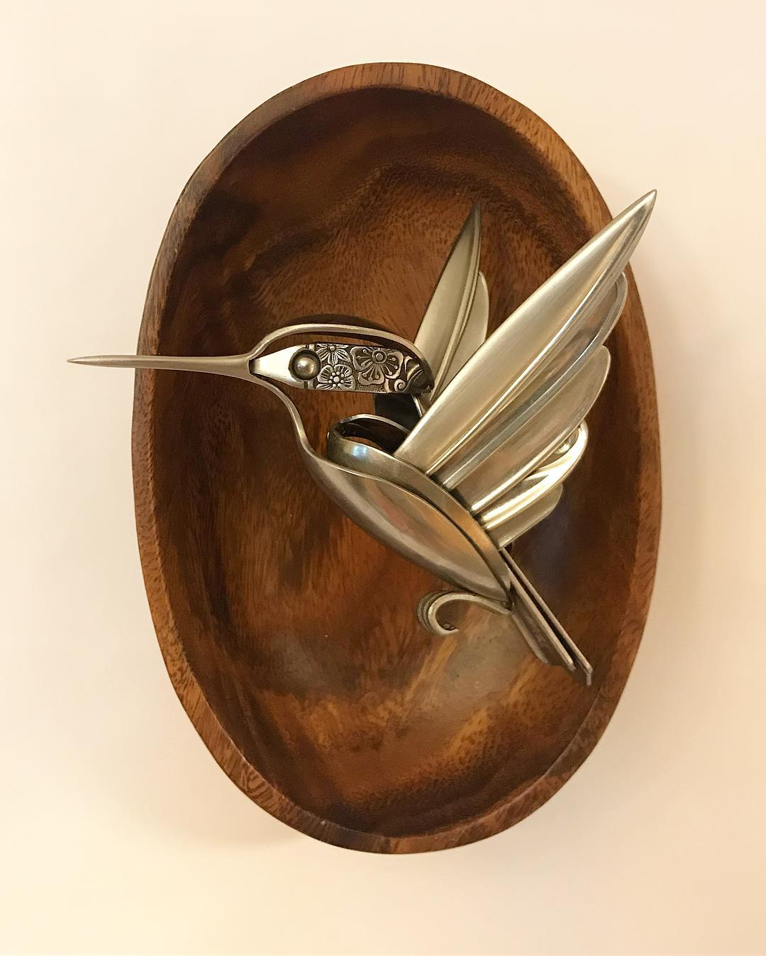 Красота. Браво фантазии!!!  Металлический настенный декор, собранный вручную из столовых приборов . 