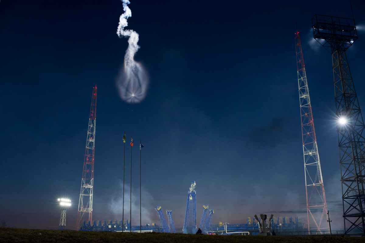 С космодрома Плесецк запустили ракету-носитель: в небе появилась 