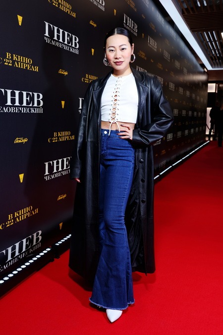 Катерина Шпица, Гарик Харламов и другие на премьере фильма "Гнев человеческий" Катерина Шпица, Гарик Харламов и другие на премьере фильма "Гнев человеческий" Звезды,Красная дорожка