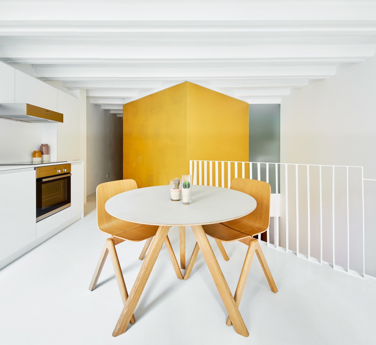 Дизайн и интерьер двухуровневой квартиры в Барселоне