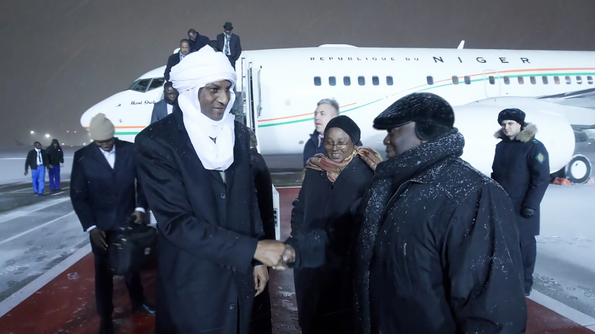 Премьер-министр Нигера Али Ламин Зейн прибыл в Москву
