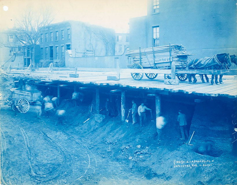 Два брата сфотографировали каждый этап строительства метро Нью-Йорка в 1900-1939 годы строительства, самых, каждый, усилия, Результатом, метрополитеном, знаменитым, своим, обзавелся, мегаполисов, крупнейших, которым, благодаря, документировали, грандиозные, стали, десятилетий, четырех, течение, помощники