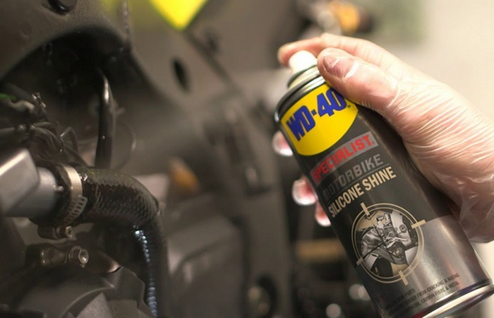 Как не следует использовать WD-40, если не хочется испортить автомобиль