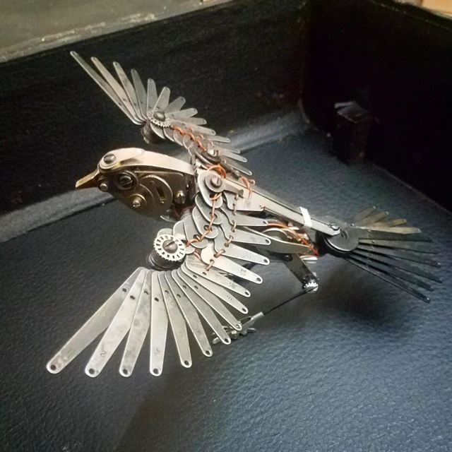 Металлические скульптуры птиц, созданные из старых механических пишущих машинок мастерство,скульптура,творчество