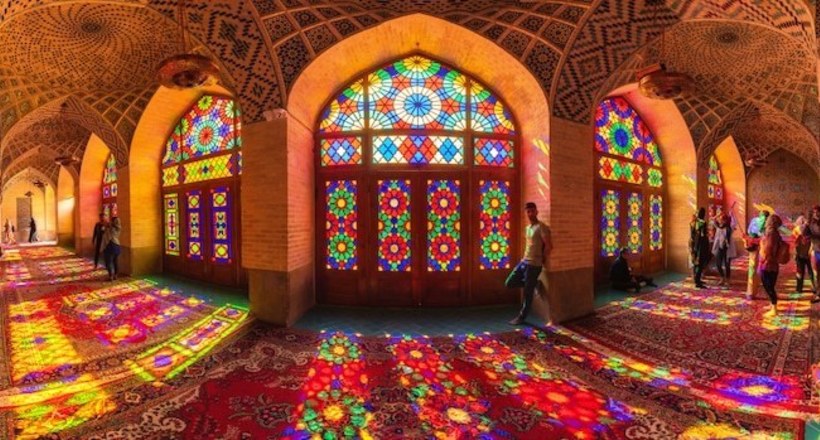 Калейдоскоп цветов потрясающей иранской Розовой мечети