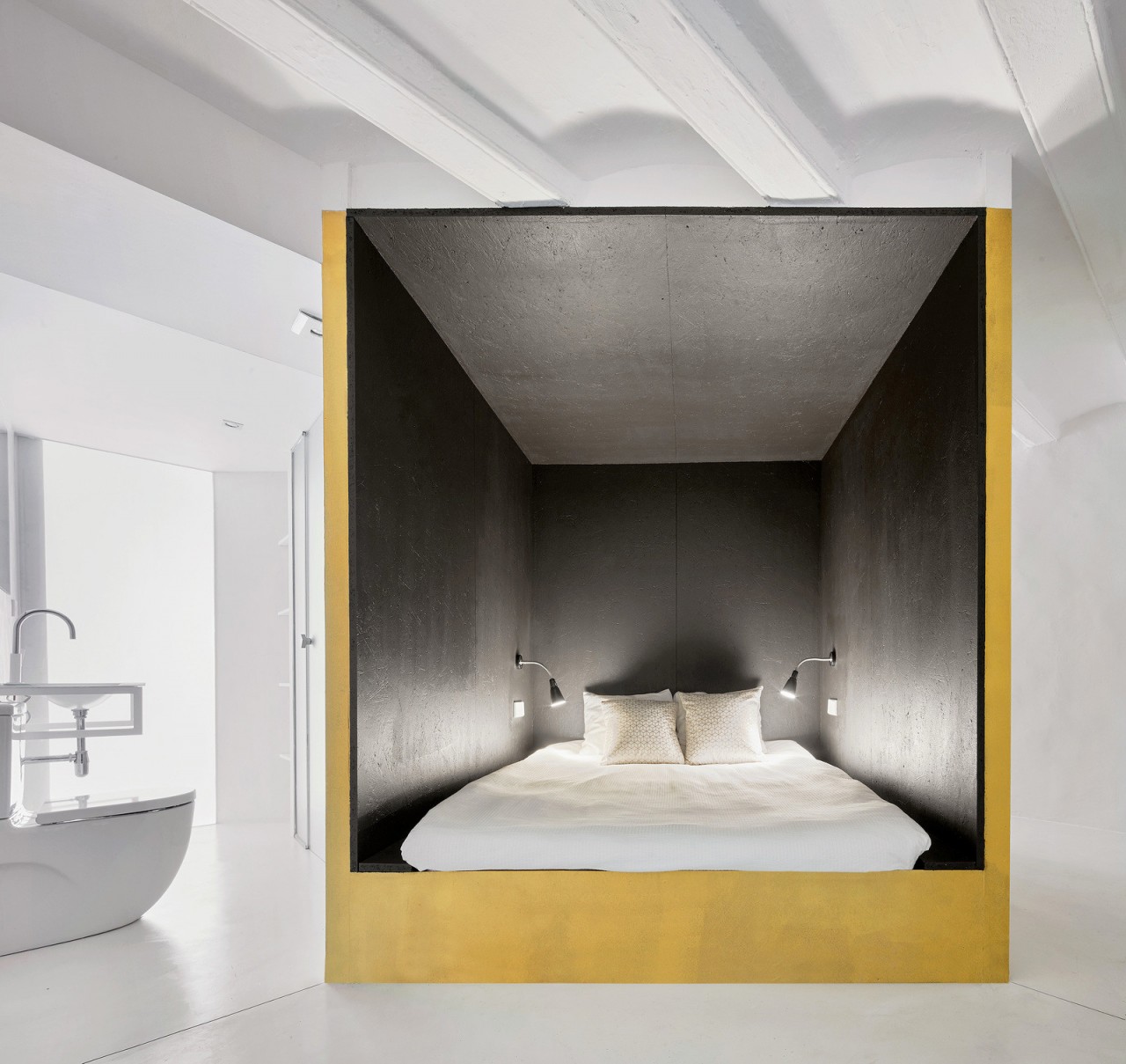 Дизайн и интерьер двухуровневой квартиры в Барселоне