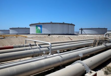 General view of Aramco tanks and oil pipe at Saudi Aramco's Ras Tanura oil refinery and oil terminal in Saudi Arabia May 21, 2018. Picture taken May 21, 2018. REUTERS/Ahmed Jadallah