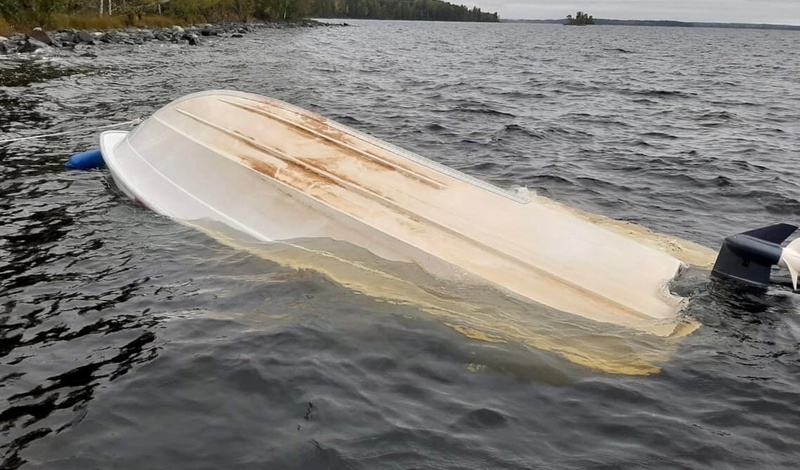 Спасатели обнаружили тело ребенка, утонувшего на озере в Карелии