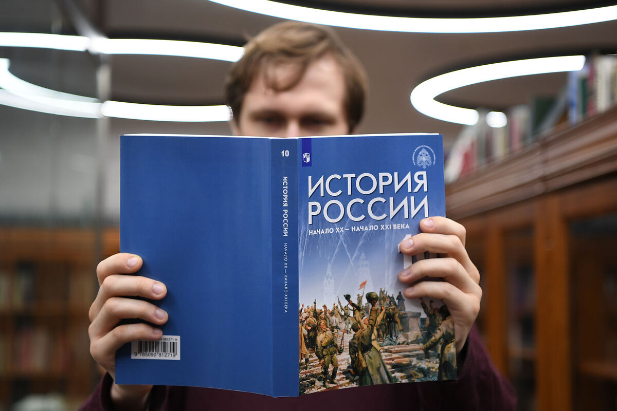 Вице-премьер Чернышенко: выпуск учебников по истории для 5-9 классов перенесли
