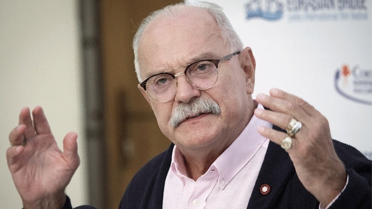 «С ней у меня попросту снесло крышу»: Никита Михалков неожиданно признался в любви к известной актрисе