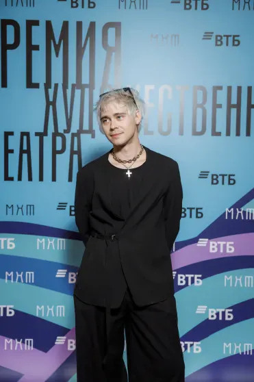 Константин Хабенский, Александр Петров с женой, Светлана Бондарчук посетили премию МХТ дочерью, Апексимова, Александр, Виктория, Дарьей, театра, Светлана, Сигалова, Ирина, женой, ПетровыАлександр, Художественного, Анной, молодых, АндрееваКристина, ТолстаяМария, ВайнбергСтася, Михаил, дарованийФото, Меськова