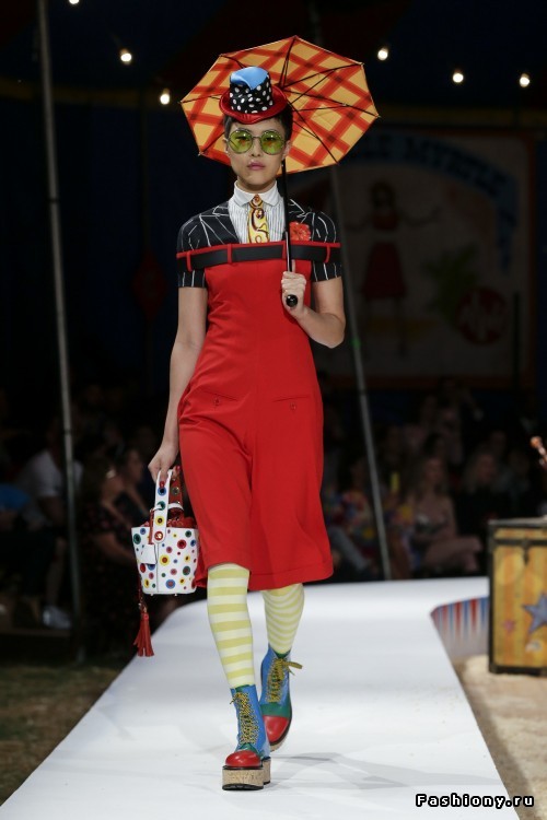 Moschino Круизная коллекция 2019 Moschino Круизная коллекция 2019