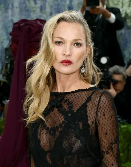 Met Gala — 2026: Шер, Рози Хантингтон-Уайтли, Кейт Мосс, Вера Вонг на красной дорожке Images, костюма, дорожку, вышли, Метрополитенмузее, Санчес, Лорен, Сандэй, дочерью, Кидман, Николь, Сейфрид, Кравиц, Дженнер, Аманда, Хадид, Джиджи, Купера, Кайли, Хайди