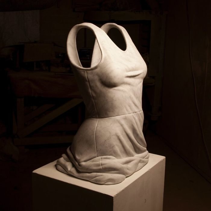 Реалистично выглядящие скульптуры Аласдера Томсона, созданные из мрамора Аласдер Томсон, искусство, мрамор, одежда, скульптура, художник