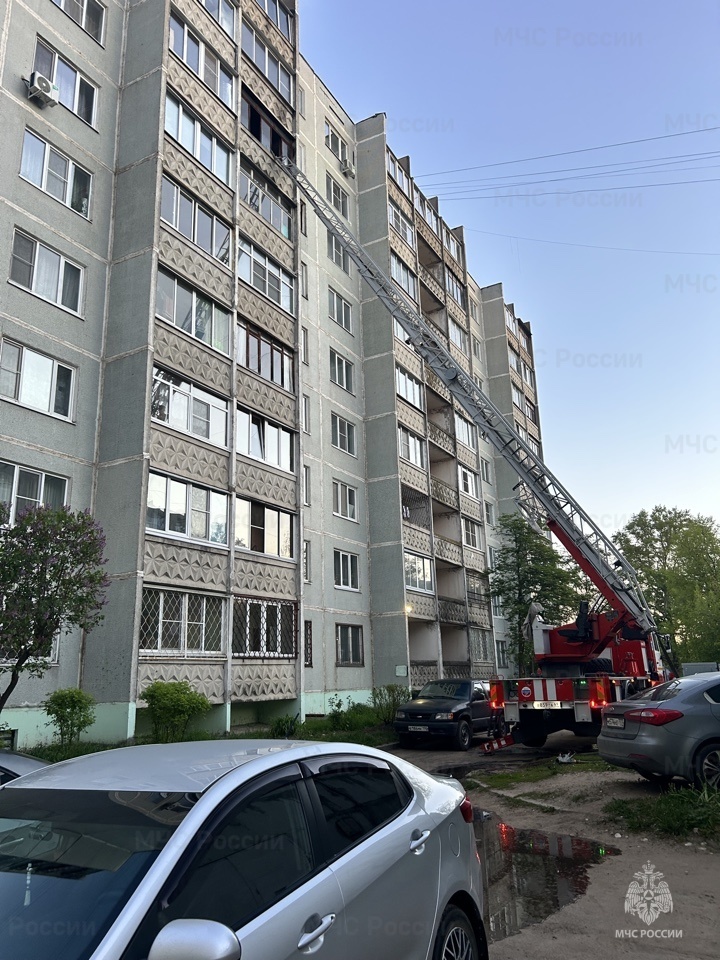 В Твери пожарные спасли двух людей и потушили дом