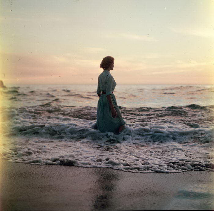 Девушка и море: работы неизвестного фотографа