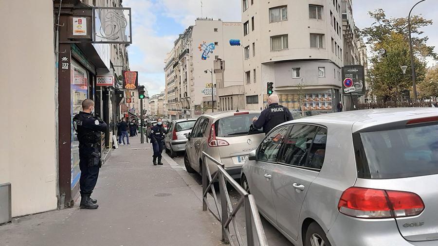 Мужчина с мачете был задержан на востоке Парижа Политика