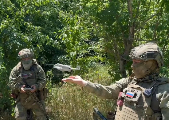 Военнослужащие группировки войск «Днепр» нанесли удар по скоплению живой силы и бронетехники ВСУ в Запорожской области