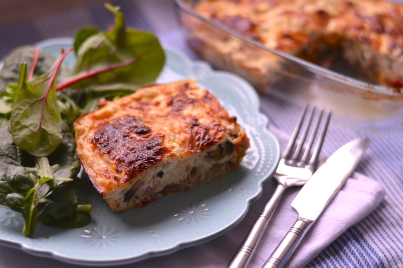 Заливной пирог с мясом, овощами и творогом