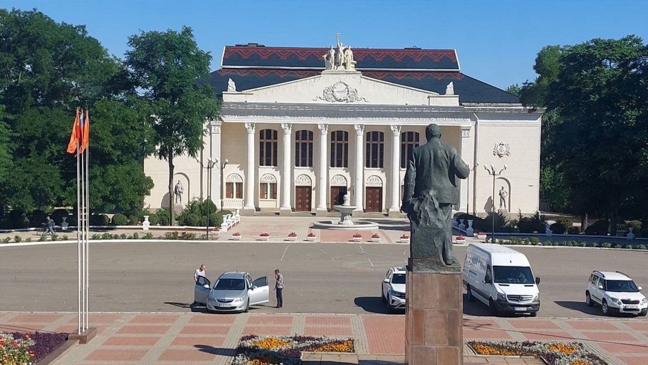 «Хотят, чтобы мы все погибли»: глава Каховского района Леонтьев об обстреле ВСУ Чернобаевки «Хотят, чтобы мы все погибли»: глава Каховского района Леонтьев об обстреле ВСУ Чернобаевки Общество