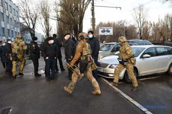 СБУ приехала с обысками к китайским акционерам «Мотор Сич» (ФОТО) | Русская весна
