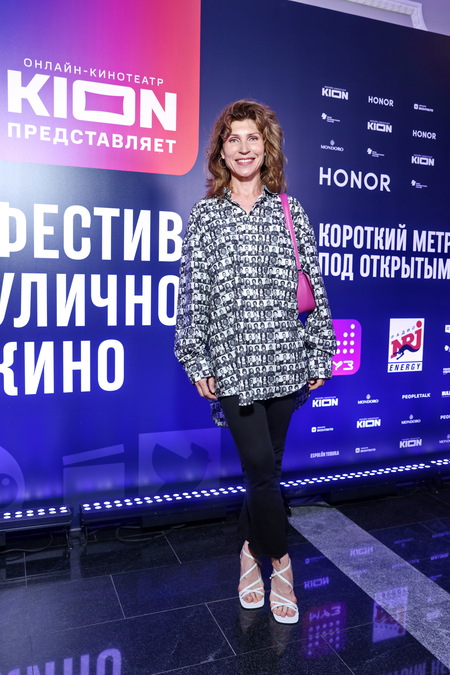 Оксана Акиньшина, Варвара Шмыкова с Даниилом Радловым и другие гости открытия кинофестиваля в Москве Оксана Акиньшина, Варвара Шмыкова с Даниилом Радловым и другие гости открытия кинофестиваля в Москве Звезды,Красная дорожка