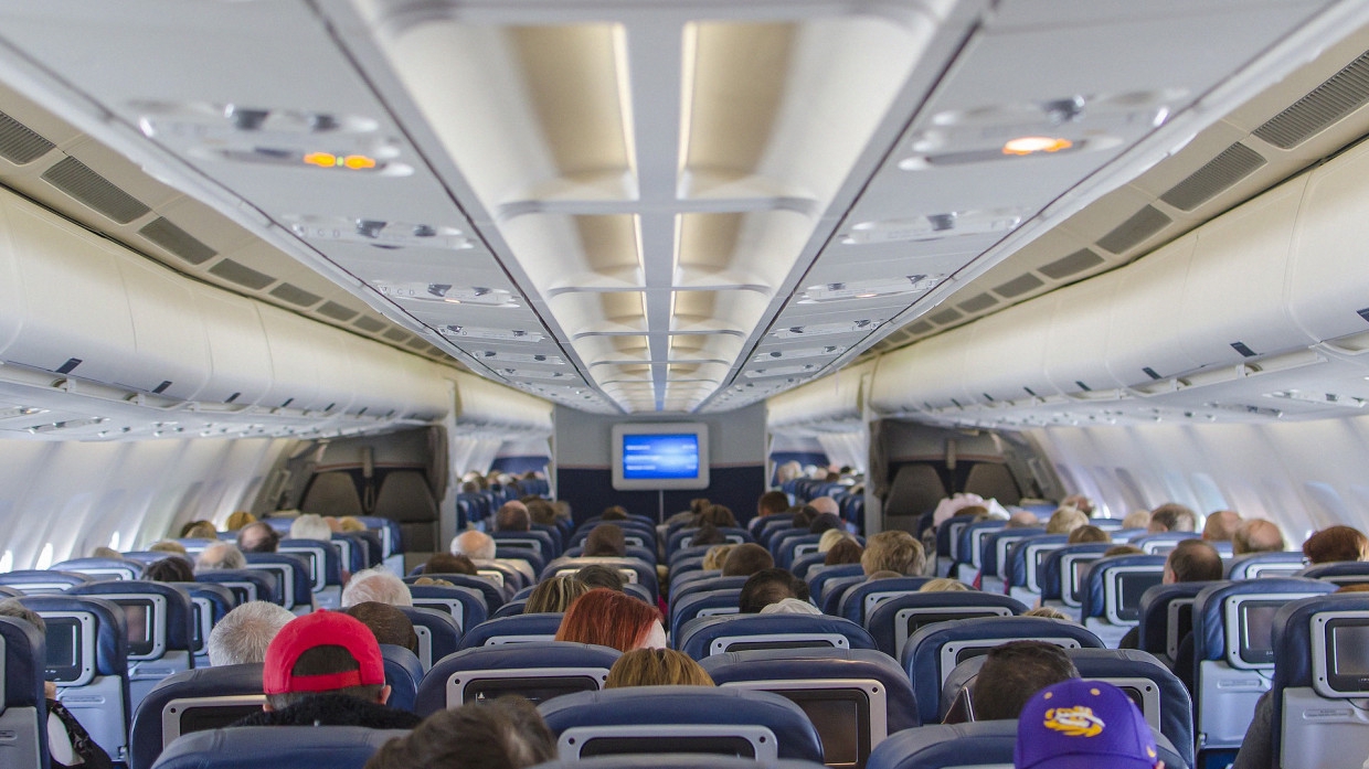 Пугающие авиапассажиров при взлете звуки связаны с работой самолета Общество