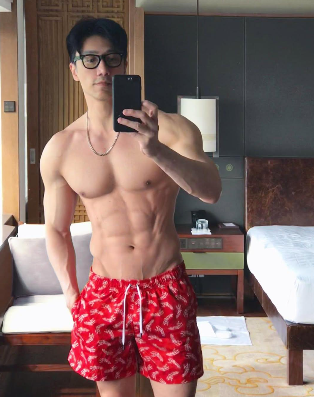 В свои 60 выглядит на 20: фотограф Чуандо Тан из Сингапура поделился секретом вечной молодости Чуандо, гораздо, Среди, организм, старение, говорит, обязательных, вечной, потому, тренировки, прост, создавать, впечатление, будто, каждый, Также, часов, считает, только, фотограф