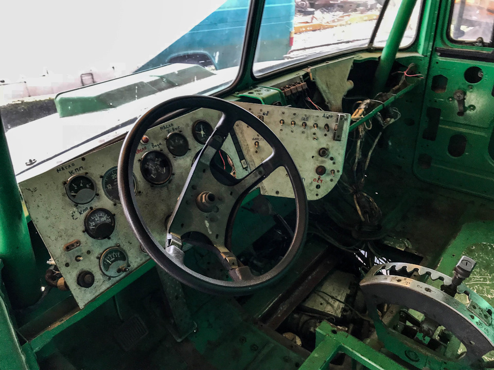 Гоночный КрАЗ с мотором от танка Гоночный КрАЗ с мотором от танка авто,автомобиль,машины,ремонт,Россия,СССР,тюнинг