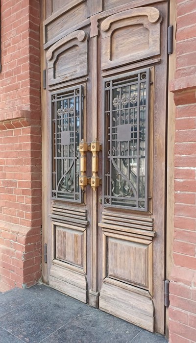 закрытая дверь