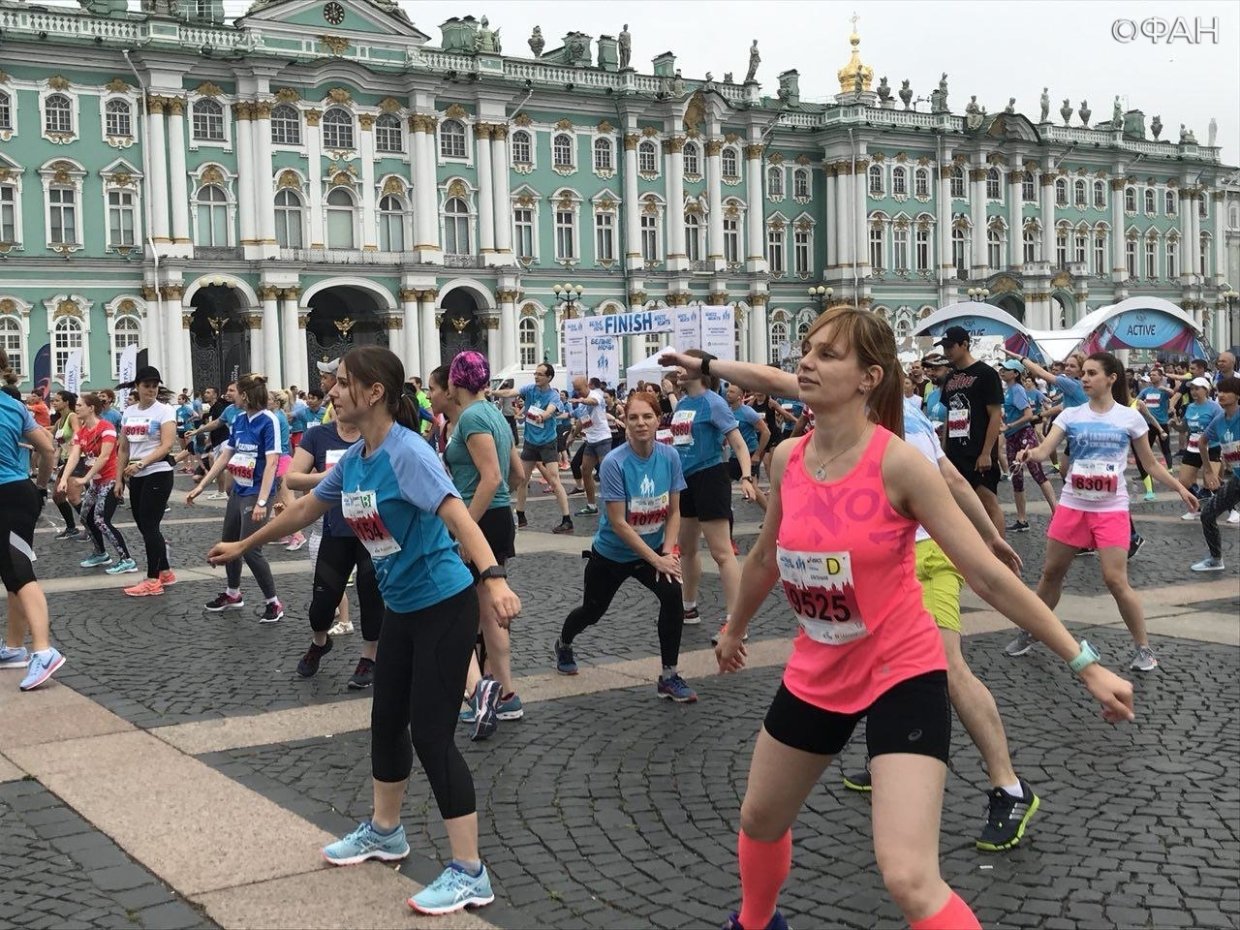 Пробеги ленобласти. Белые ночи в Санкт-Петербурге забег. Спорт в Санкт-Петербурге. Петербургский марафон 2021. Бег Крестовский остров.