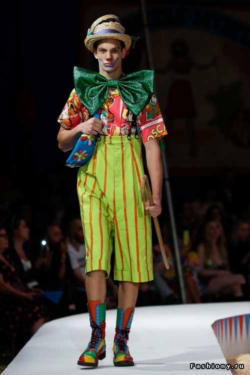 Moschino Круизная коллекция 2019 Moschino Круизная коллекция 2019