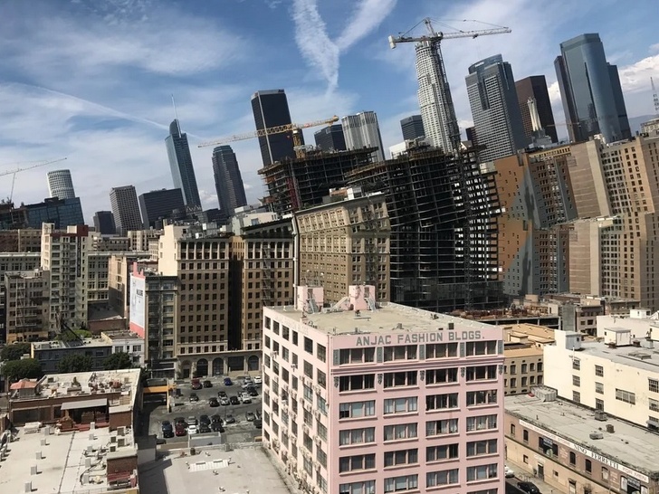 25 фото, героям которых плевать на законы физики 