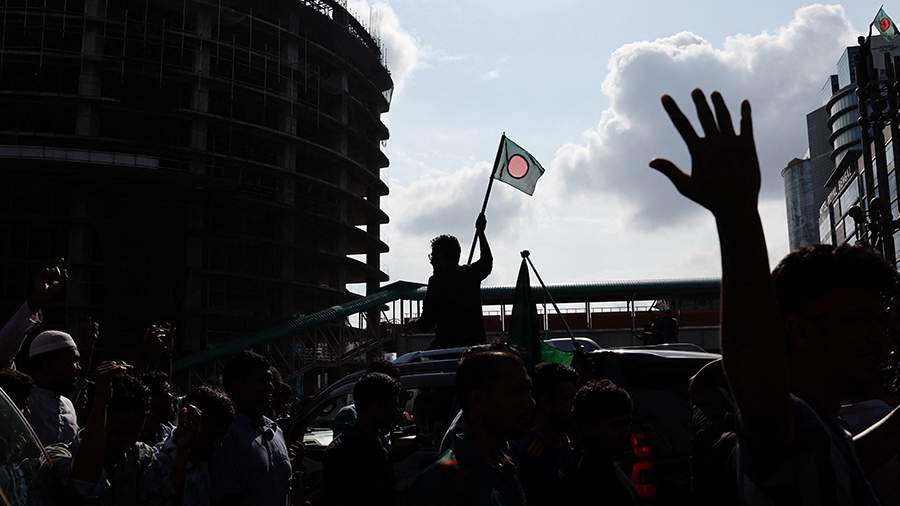 Протестующие в Бангладеш разгромили дом главы МВД страны