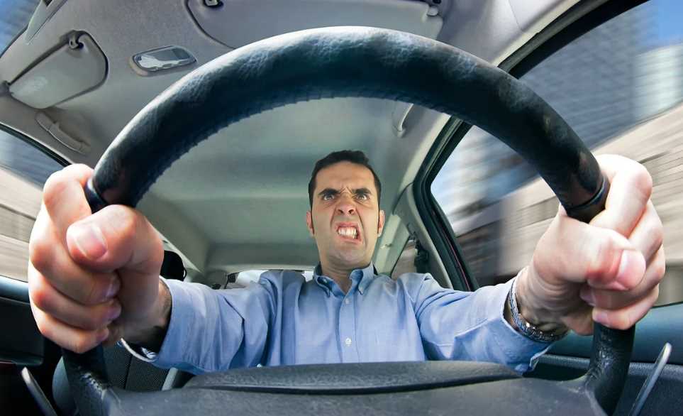 5 полезных уловок за рулем, которые стоит знать любому водителю нужно, чтобы, самые, этого, необходимо, время, правильно, отрегулировать, зеркала, может, обязательно, можете, поэтому, должны, скорость, тормоза, педаль, странно, увидеть, которые
