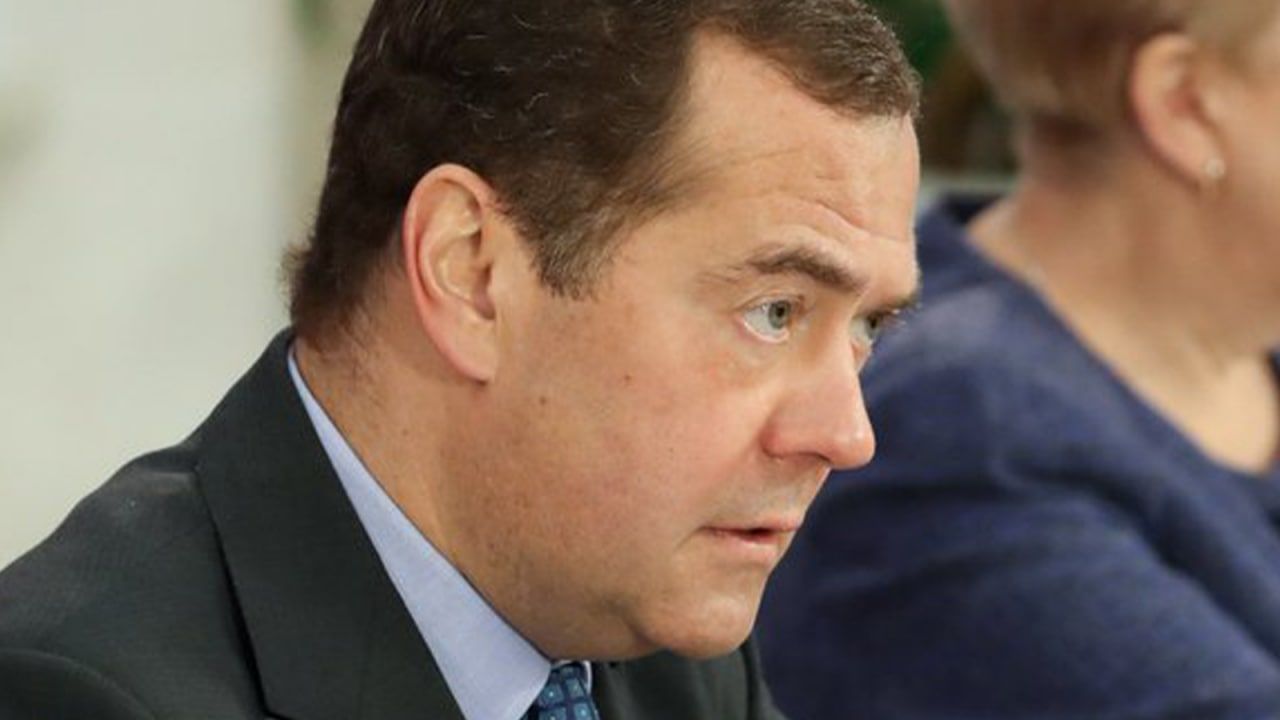 Медведев назвал вымыслом стремление России убить Зеленского