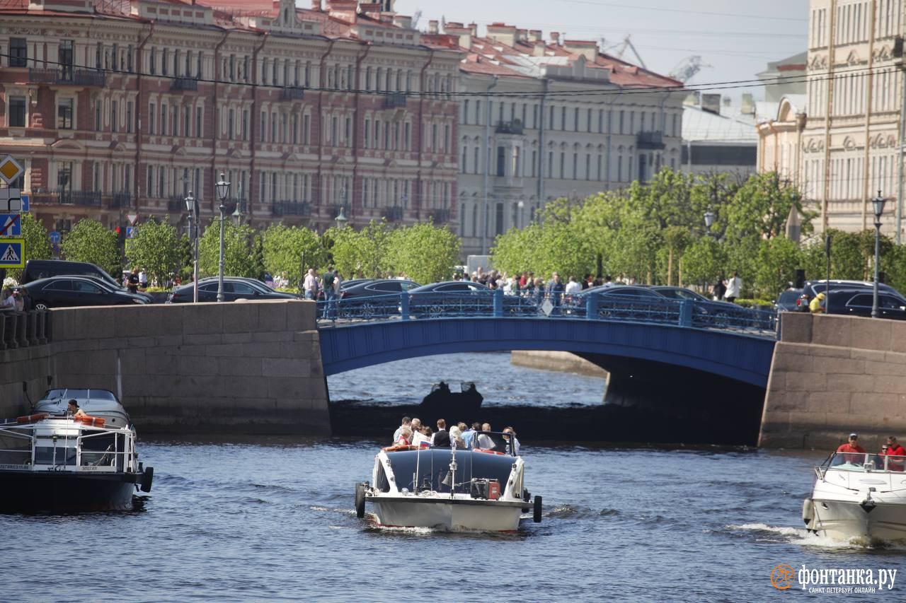 В Петербурге открыли липовый сад на Синем мосту