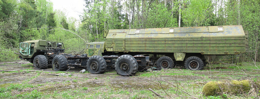 Неожиданная находка в лесу: два брошенных военных гиганта военная техника