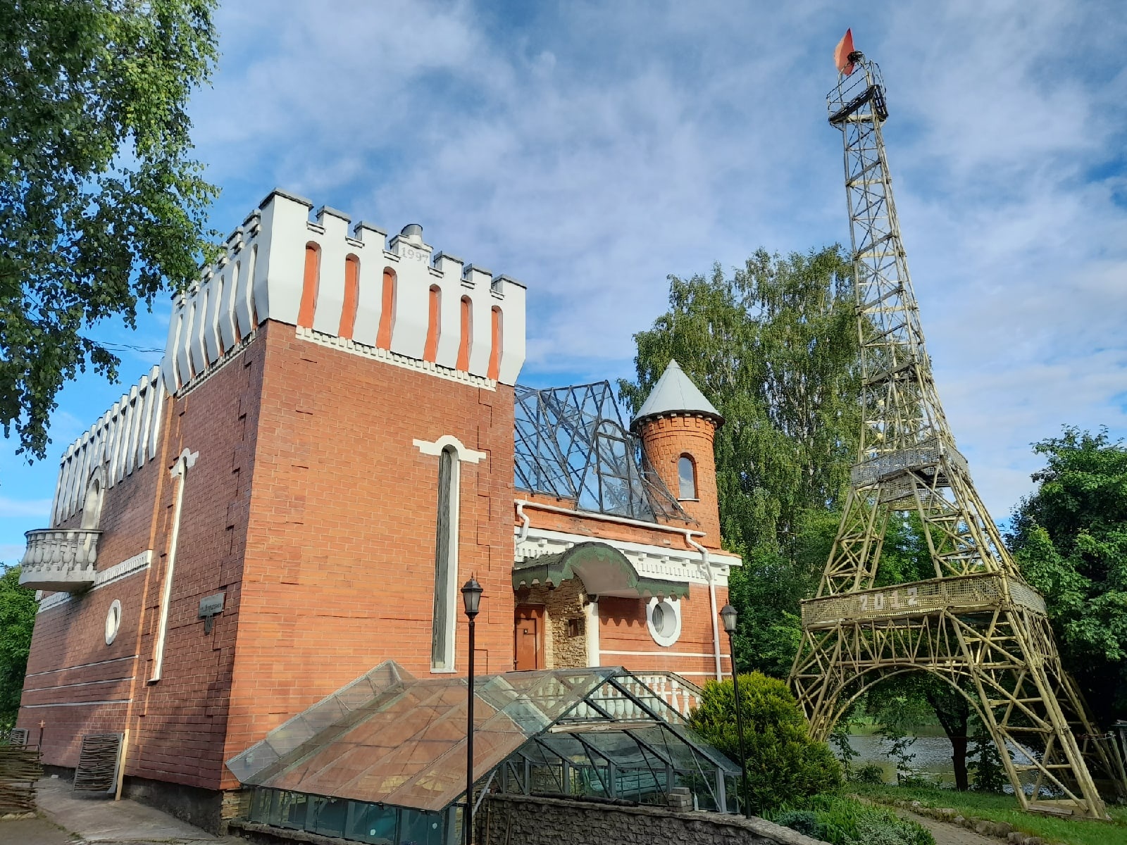 "Эйфелева башня" в Нелидове становится центром притяжения туристов