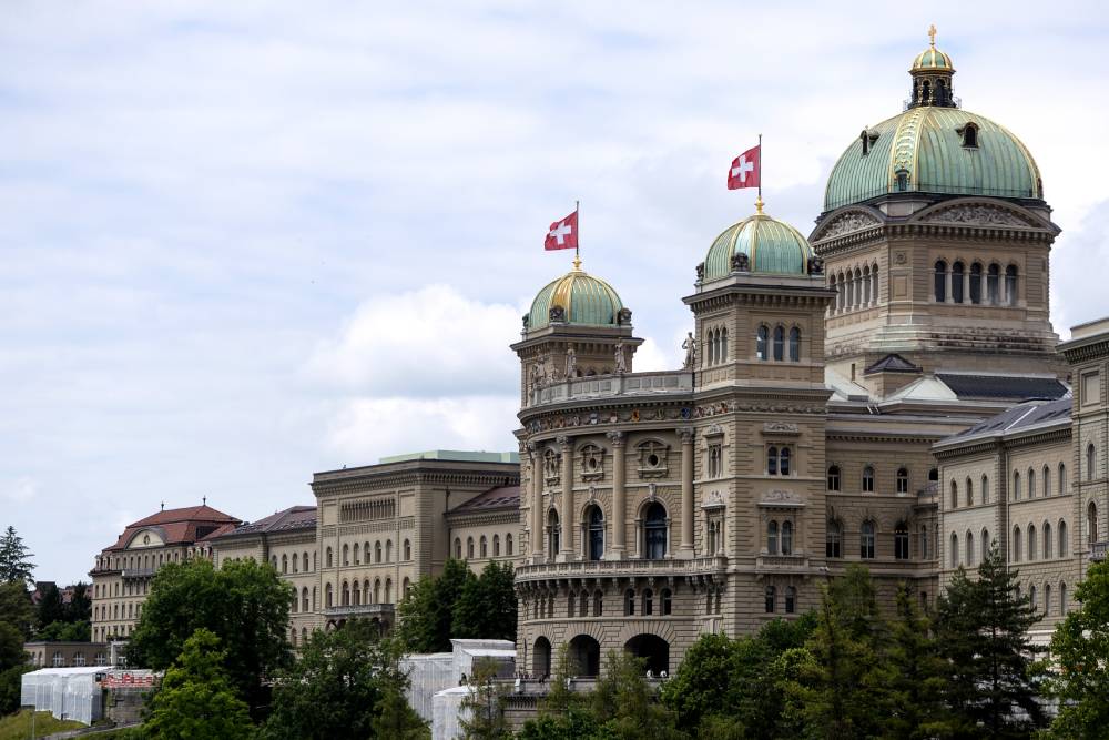 Совет кантонов (верхняя палата парламента) Швейцарии отклонил поправку к закону, упрощающую реэкспорт швейцарского оружия,...