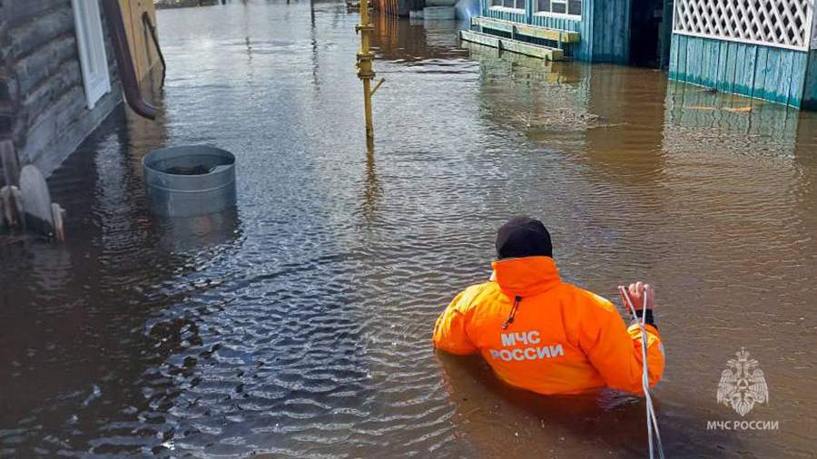 В Намском районе Якутии затопило девять сел из-за паводка на реке Лена