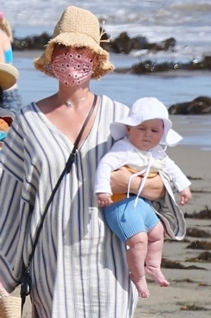 Кэти Перри и Орландо Блум с дочерью Дейзи на пляже в Санта-Барбаре Звездные дети