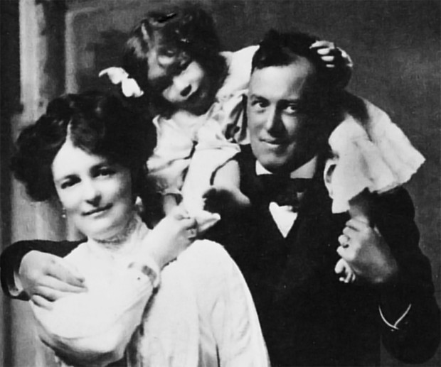 8 странных фактов о мистере Алистере Кроули 8 странных фактов о мистере Алистере Кроули