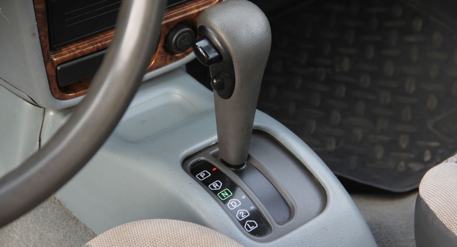 «Овердрайв»: для чего нужна была такая кнопка, и почему ее нет в современных авто