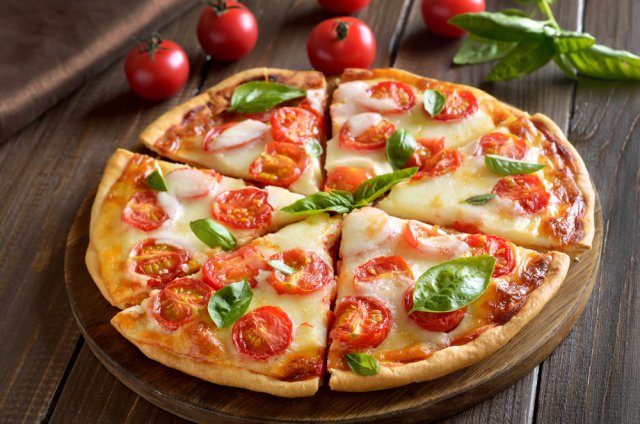 Пицца с помидорами и сыром простой рецепт с фото