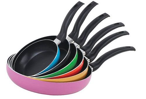 сковородки разноцветные