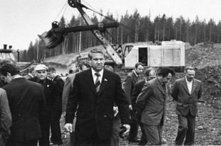 1977 год. Выступает Ельцин.  Первый секретарь Свердловского обкома ( ВИДЕО) война и мир