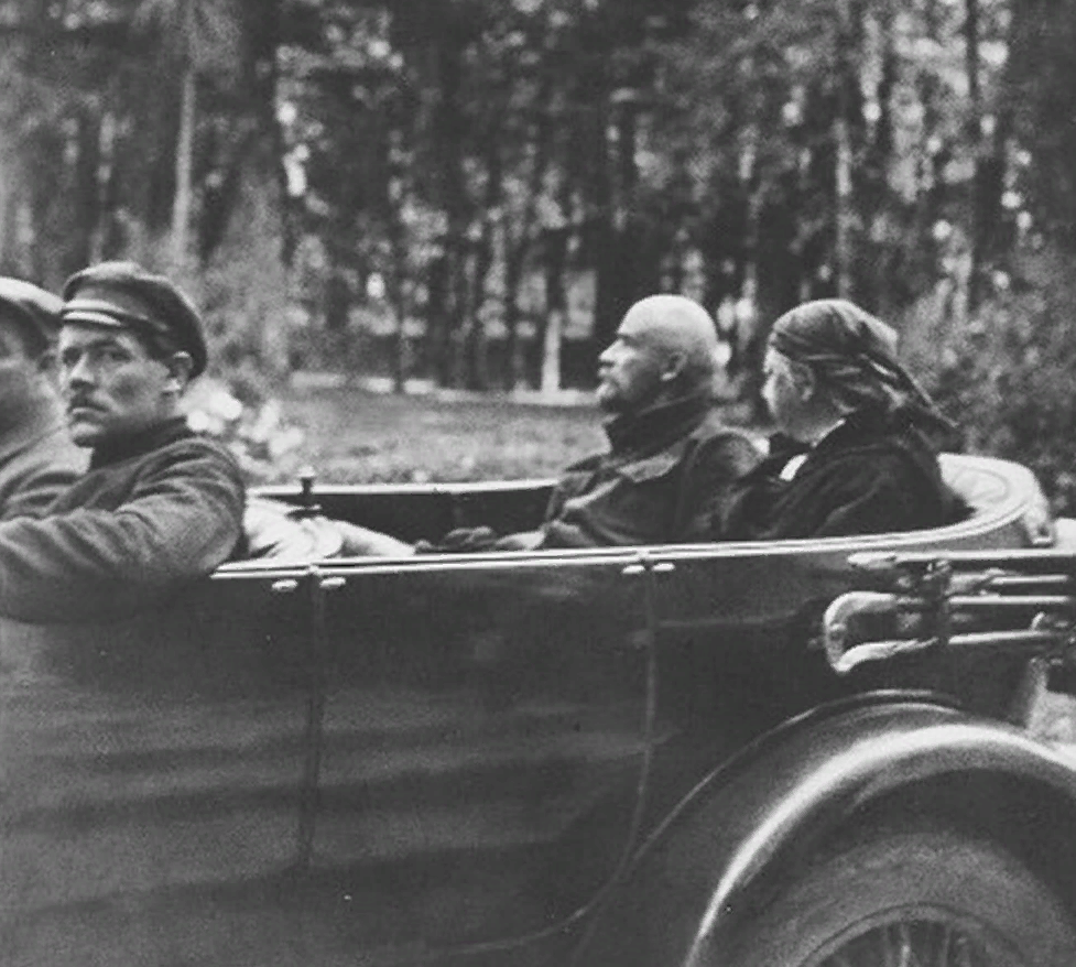 Владимир Ленин и его жена Надежда Крупская.