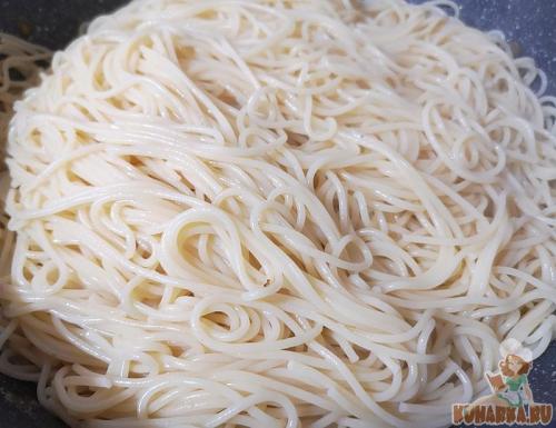 Спагетти с креветками в сливочном. Как приготовить пасту с креветками: лучшие рецепты с фото 39