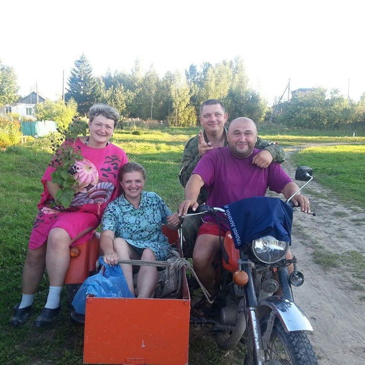 А еще можно воды налить в бак, и будет передвижной бассейн деревня, жизненно, село, сельская жизнь, транспорт